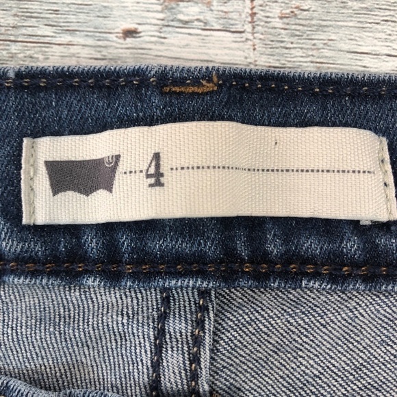 Levi’s Cuffed Capri/Crop Mid-Rise Jeans 4 - Picture 3 of 12